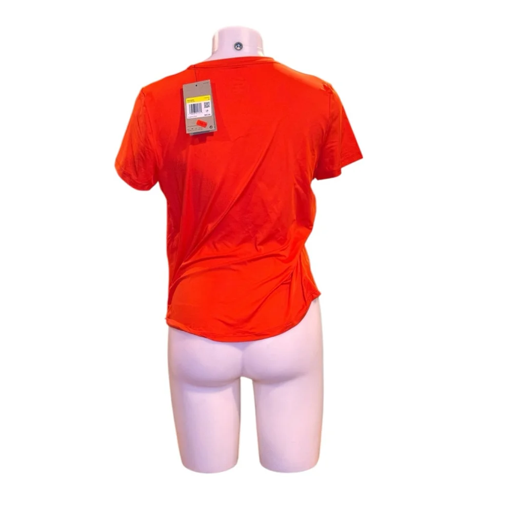 Women's Nike Training Short Sleeve Tee red n11 - Picture 2 of 3